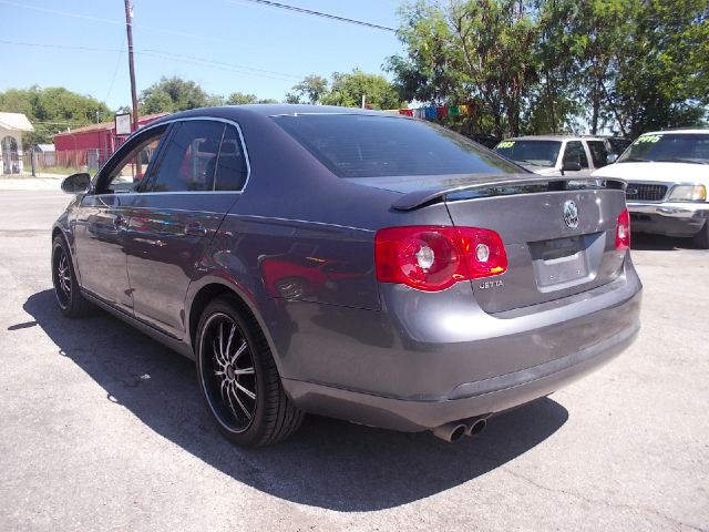 Volkswagen Jetta 2005 photo 2