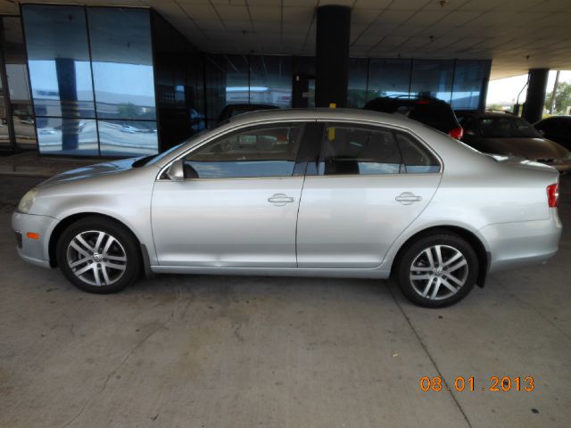 Volkswagen Jetta Reg Cab 135.5 WB 4WD DRW Sedan