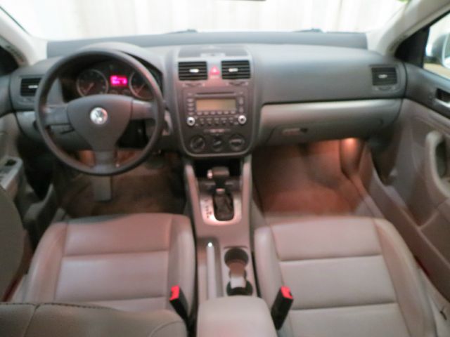 Volkswagen Jetta Reg Cab 135.5 WB 4WD DRW Sedan