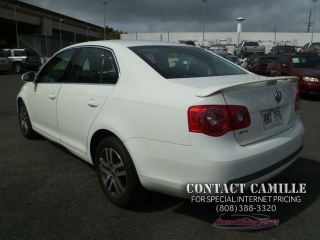 Volkswagen Jetta Reg Cab 135.5 WB 4WD DRW Sedan