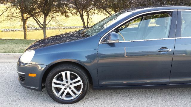 Volkswagen Jetta Reg Cab 135.5 WB 4WD DRW Sedan