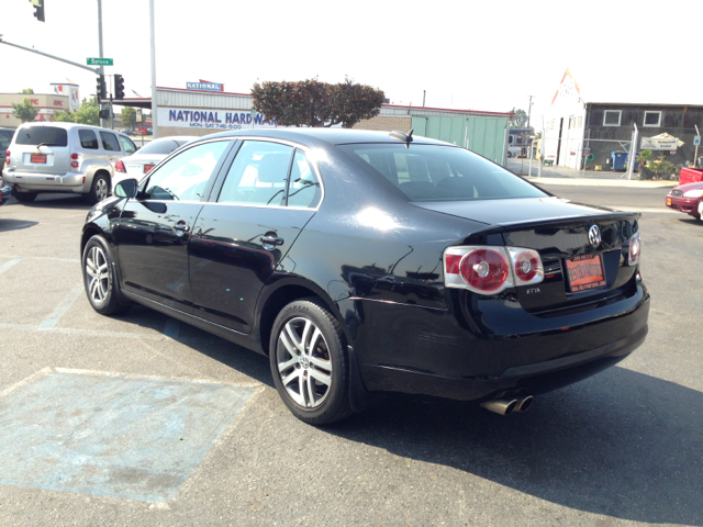 Volkswagen Jetta Reg Cab 135.5 WB 4WD DRW Sedan