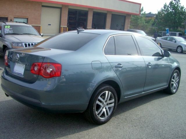 Volkswagen Jetta Reg Cab 135.5 WB 4WD DRW Sedan