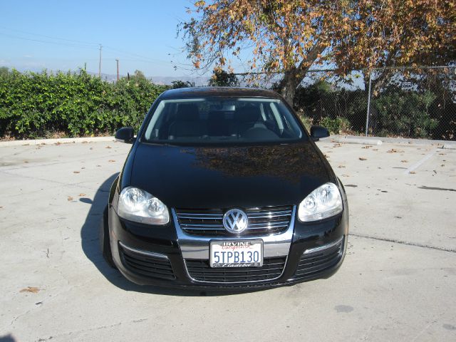 Volkswagen Jetta Reg Cab 135.5 WB 4WD DRW Sedan