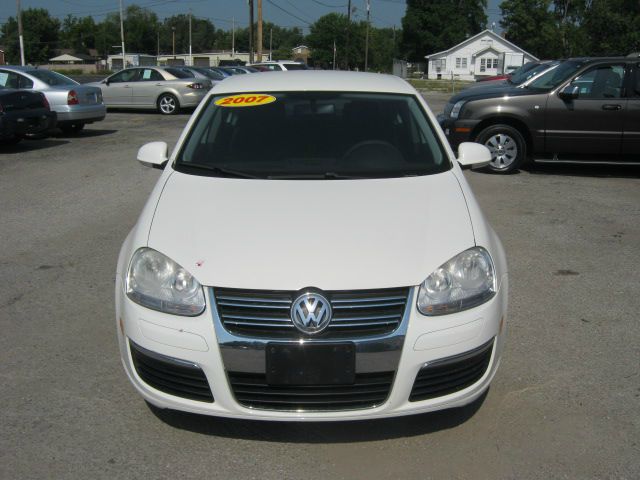 Volkswagen Jetta Reg Cab 135.5 WB 4WD DRW Sedan