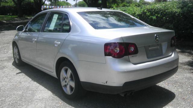 Volkswagen Jetta SE Sedan
