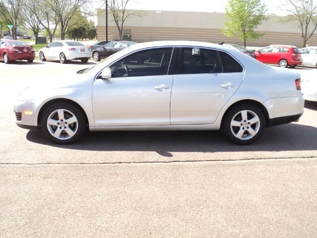 Volkswagen Jetta SE Sedan