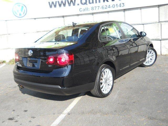 Volkswagen Jetta 2WD 4dr XLT Sedan