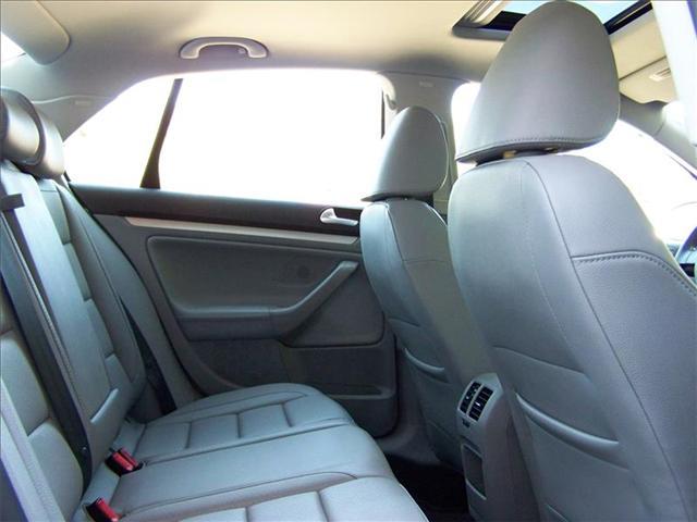 Volkswagen Jetta 4DR LS AWD Sedan