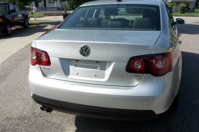 Volkswagen Jetta SE Sedan