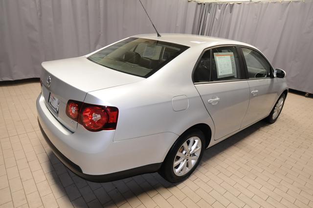 Volkswagen Jetta 2010 photo 4