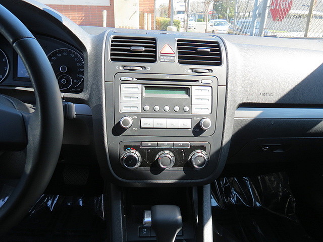 Volkswagen Jetta 2010 photo 1