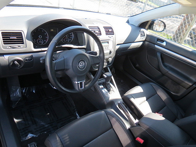 Volkswagen Jetta 2010 photo 2