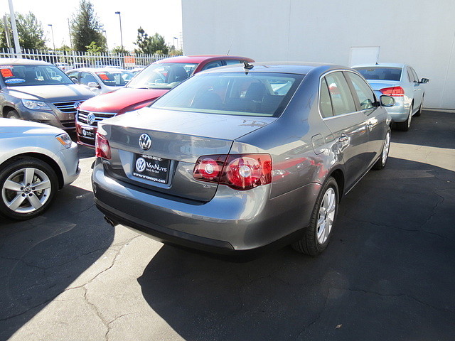 Volkswagen Jetta 2010 photo 4