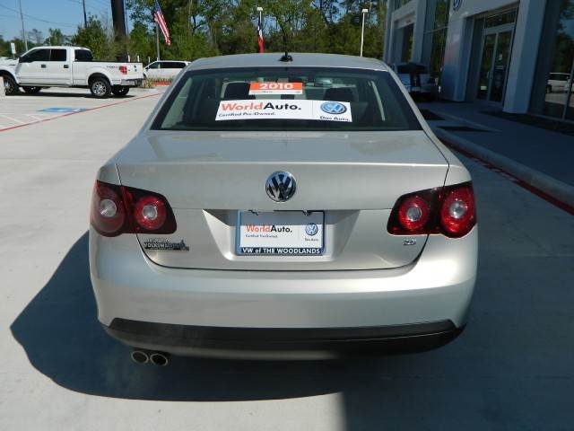 Volkswagen Jetta 2010 photo 3