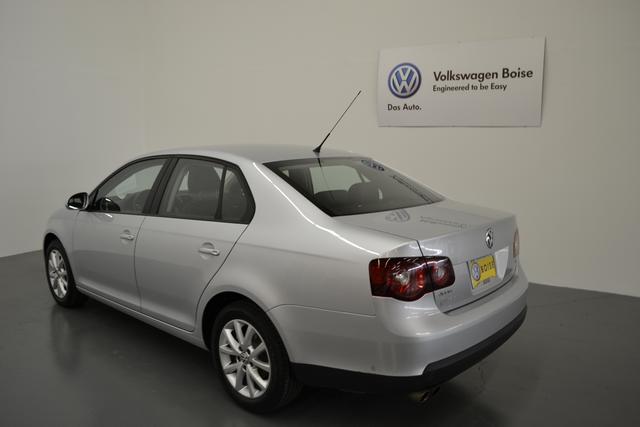 Volkswagen Jetta 2010 photo 2