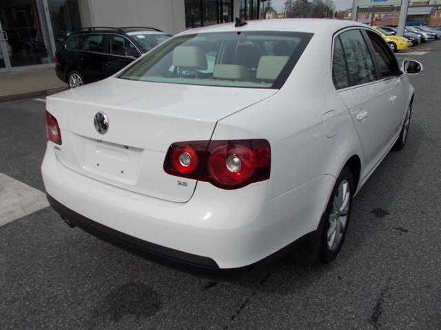 Volkswagen Jetta 2010 photo 2
