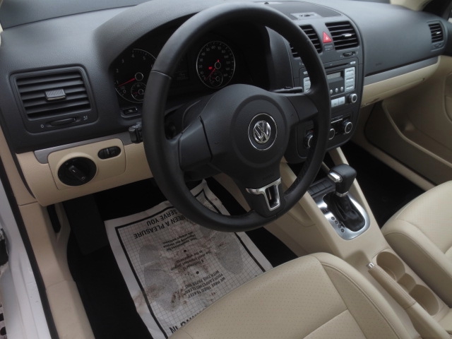 Volkswagen Jetta 2010 photo 1