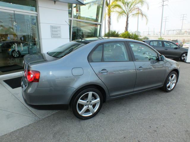 Volkswagen Jetta 2010 photo 3