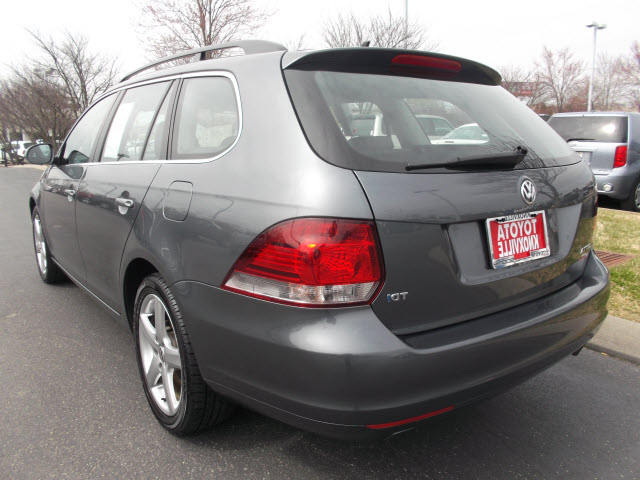 Volkswagen Jetta 2010 photo 3