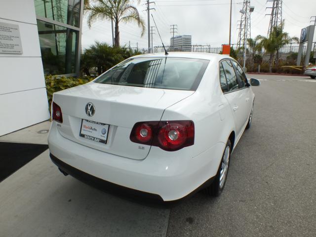 Volkswagen Jetta 2010 photo 3