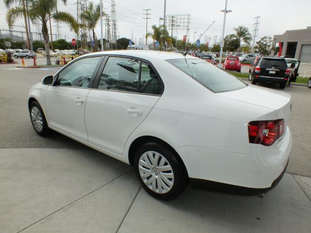 Volkswagen Jetta 2010 photo 4