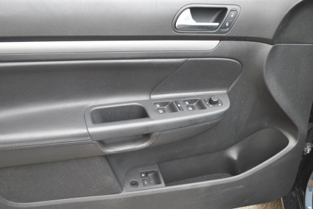 Volkswagen Jetta SLT 25 Sedan