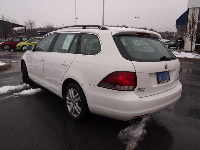 Volkswagen Jetta 2010 photo 2