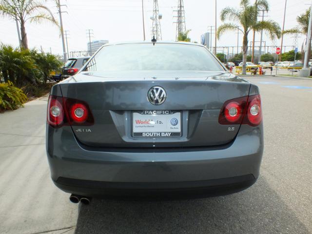 Volkswagen Jetta 2010 photo 2