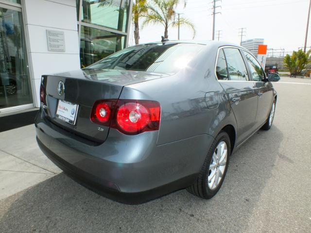 Volkswagen Jetta 2010 photo 4