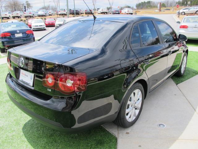 Volkswagen Jetta 2010 photo 2