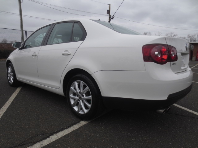 Volkswagen Jetta 2010 photo 1