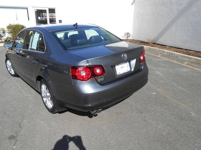 Volkswagen Jetta 2010 photo 2