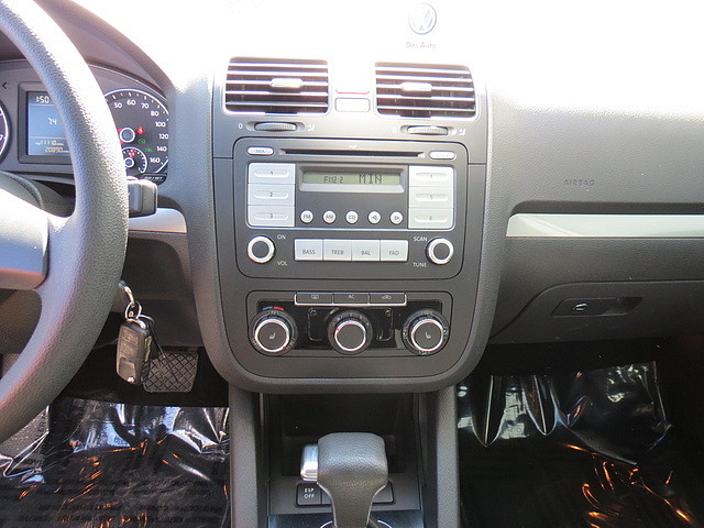 Volkswagen Jetta 2010 photo 2