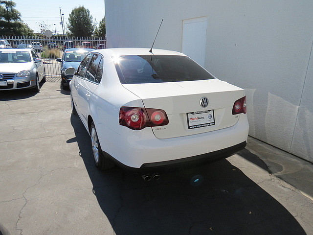 Volkswagen Jetta 2010 photo 4
