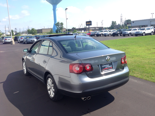Volkswagen Jetta 2010 photo 2