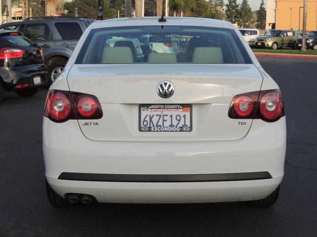 Volkswagen Jetta 2010 photo 2