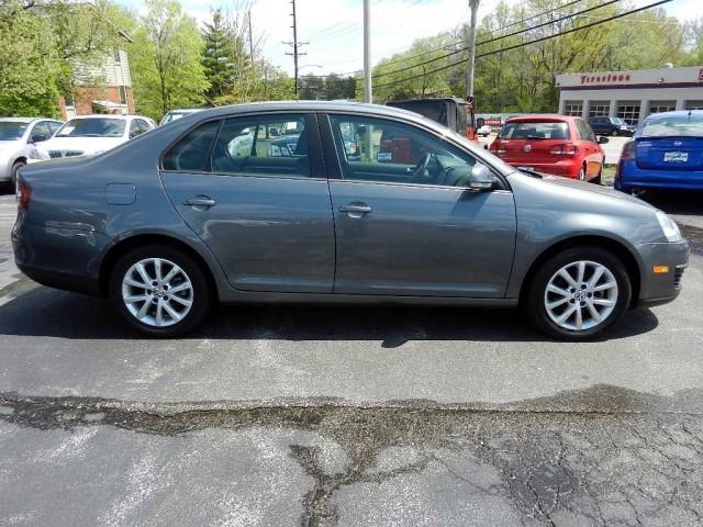 Volkswagen Jetta 2010 photo 2