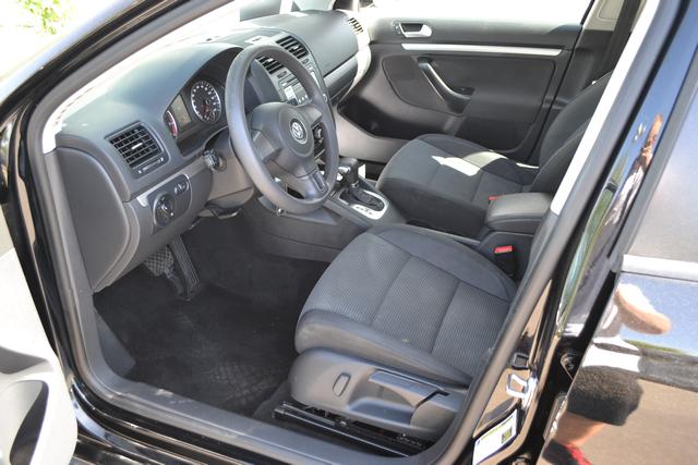 Volkswagen Jetta 2010 photo 2