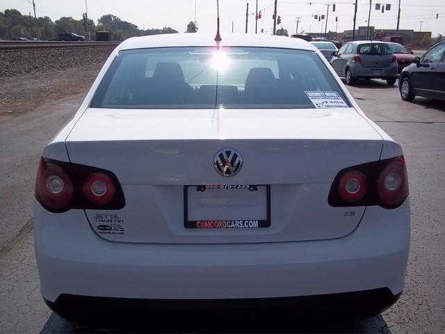 Volkswagen Jetta 2010 photo 2