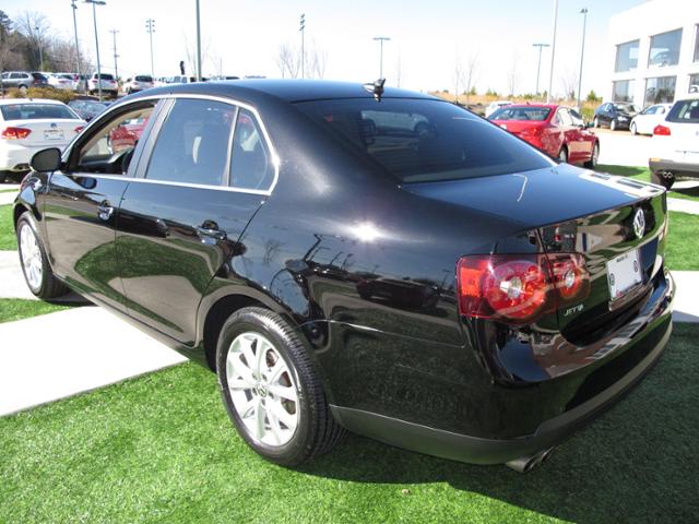 Volkswagen Jetta 2010 photo 3