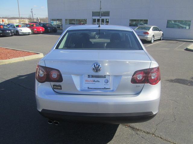 Volkswagen Jetta 2010 photo 2