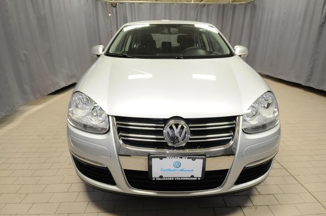 Volkswagen Jetta 2010 photo 2
