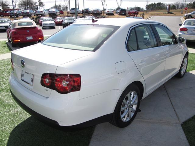 Volkswagen Jetta 2010 photo 2