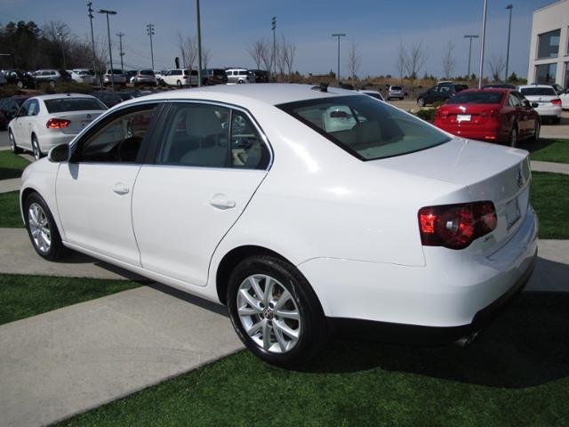 Volkswagen Jetta 2010 photo 3