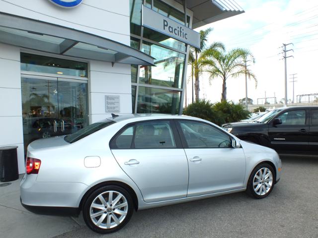 Volkswagen Jetta 2010 photo 2