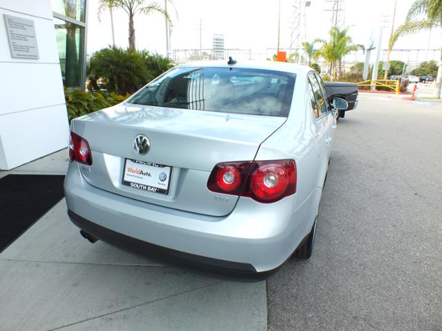 Volkswagen Jetta 2010 photo 4