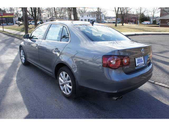 Volkswagen Jetta LS Premium Group Unspecified