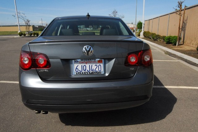 Volkswagen Jetta 2010 photo 2