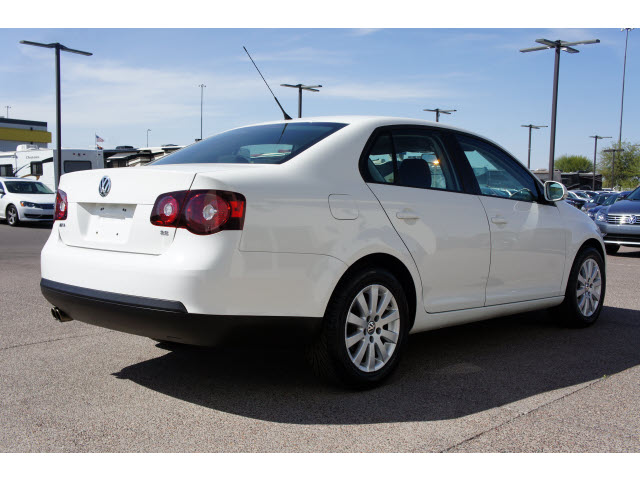Volkswagen Jetta 2010 photo 2